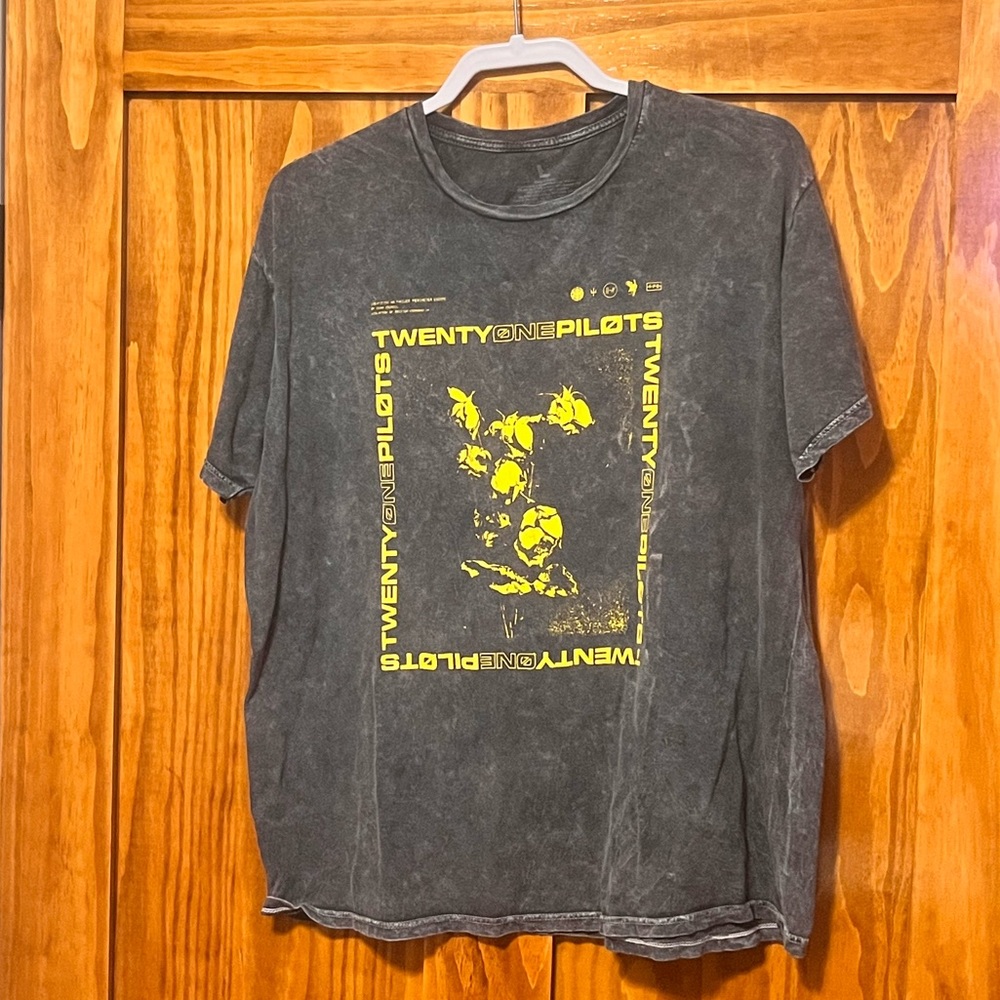 Twenty One Pilots tee shirt
